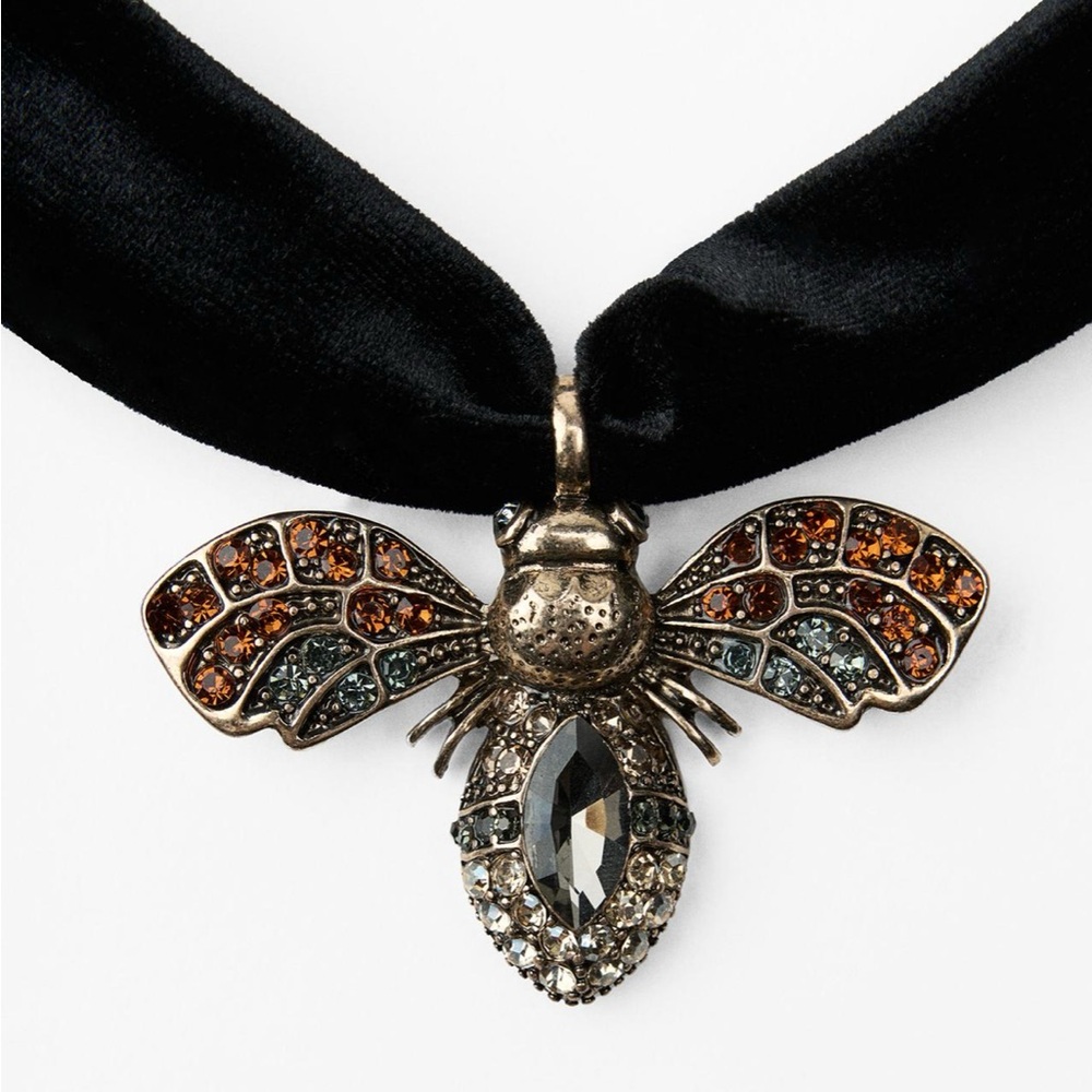 Zara Black Velvet Bee Jewel Pendant. Brand new!